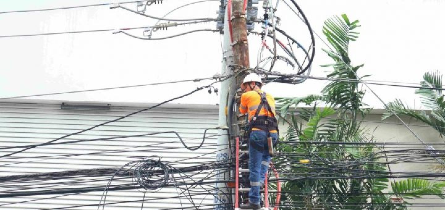 Panamá inicia retiro de cables aéreos para modernizar telecomunicaciones